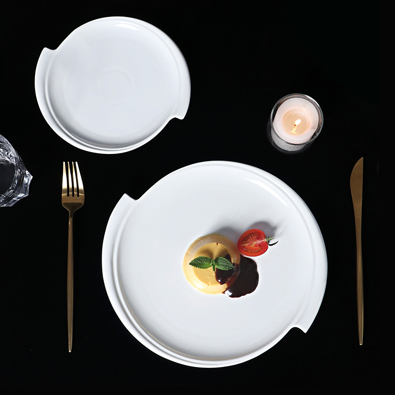 white porcelain plate prato de porcelana branca