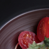 Prato de massa restaurante italiano Michelin preto fosco