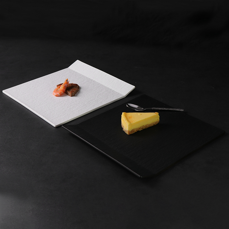 Placa irregular branca da porcelana, placa de jantar quadrada do punho para restaurantes