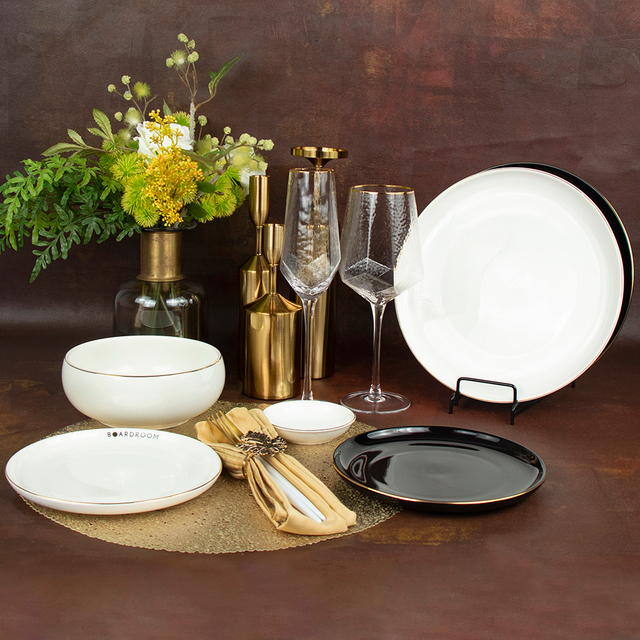 Conjunto de prato de jantar de porcelana branca e preta com borda dourada para atacado