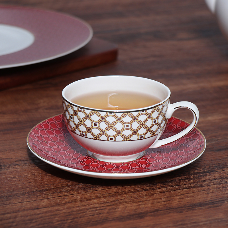 Copo de porcelana de osso ajustado copo e pires de chá de porcelana de osso finos da cor vermelha