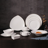Conjunto de pratos e tigelas de restaurante de louça de procelain