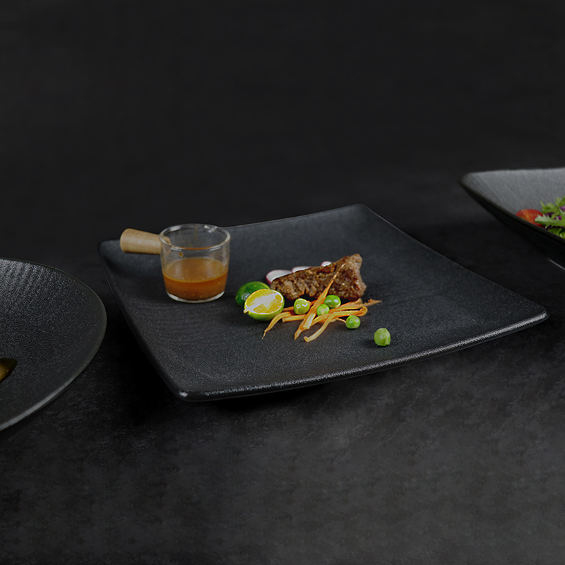 Prato de jantar quadrado preto em porcelana para restaurante