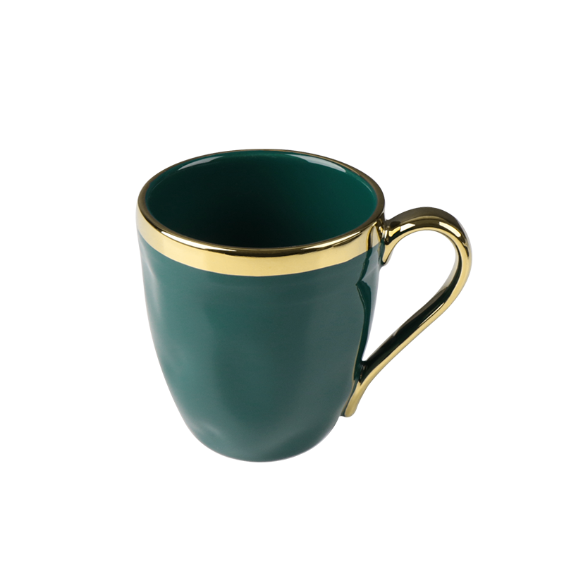 Caneca verde de cerâmica para presente de Natal com borda dourada