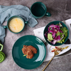 Conjunto de louça de primavera em cores verdes para jantar ao ar livre