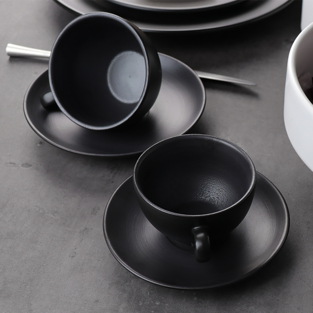 Canecas de café cerâmicas personalizadas do chá dos copos do cappuccino da louça com pires para a cafetaria