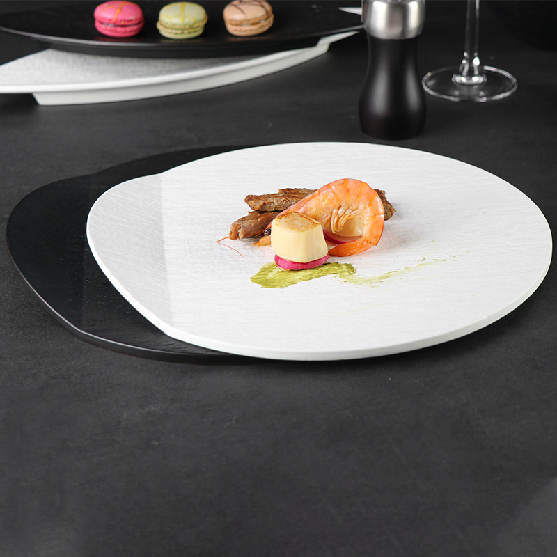Placa de jantar cerâmica dada forma redonda irregular da porcelana Matt Plate para o restaurante
