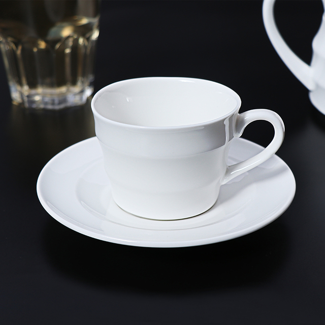 Pires brancos do copo de café dos copos de chá da porcelana do projeto minimalista para o café
