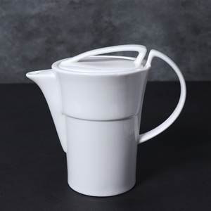 Bule de porcelana branca com design exclusivo para casa 
