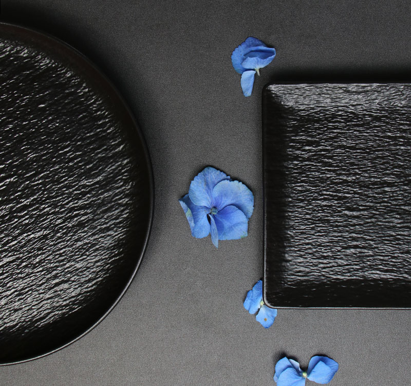 Conjunto de placas de grés branco preto de louça de restaurante 
