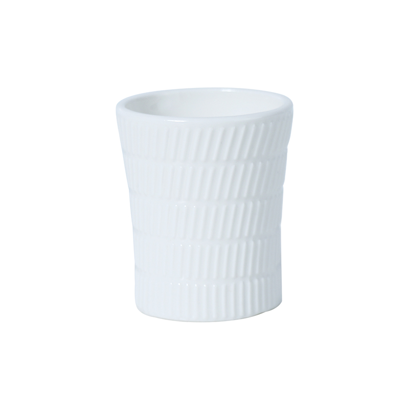 Conjunto de pires de sal e pimenta em porcelana branca
