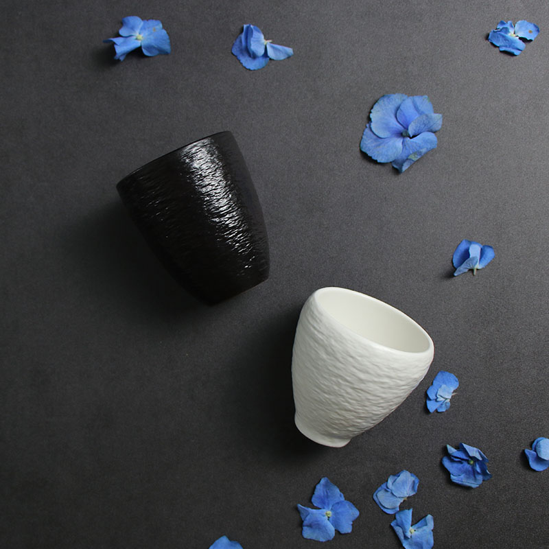 Copo fosco preto e branco sem alça-7 onças