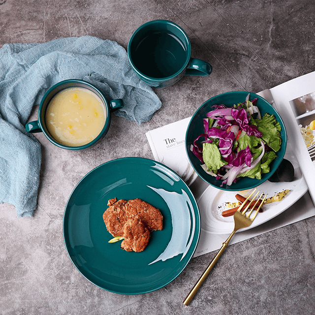 Louça de luxo conjunto de pratos de ouro verde talheres de porcelana feliz conjunto de jantar para solteiros brilhante cerâmica grés louça para hotel