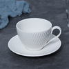 Copo e pratos de porcelana branca de 5 a 6 onças