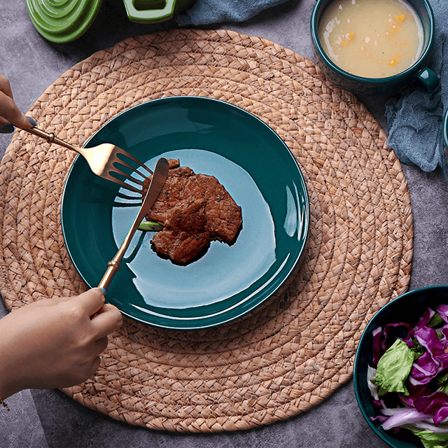 Louça de luxo conjunto de pratos de ouro verde talheres de porcelana feliz conjunto de jantar para solteiros brilhante cerâmica grés louça para hotel