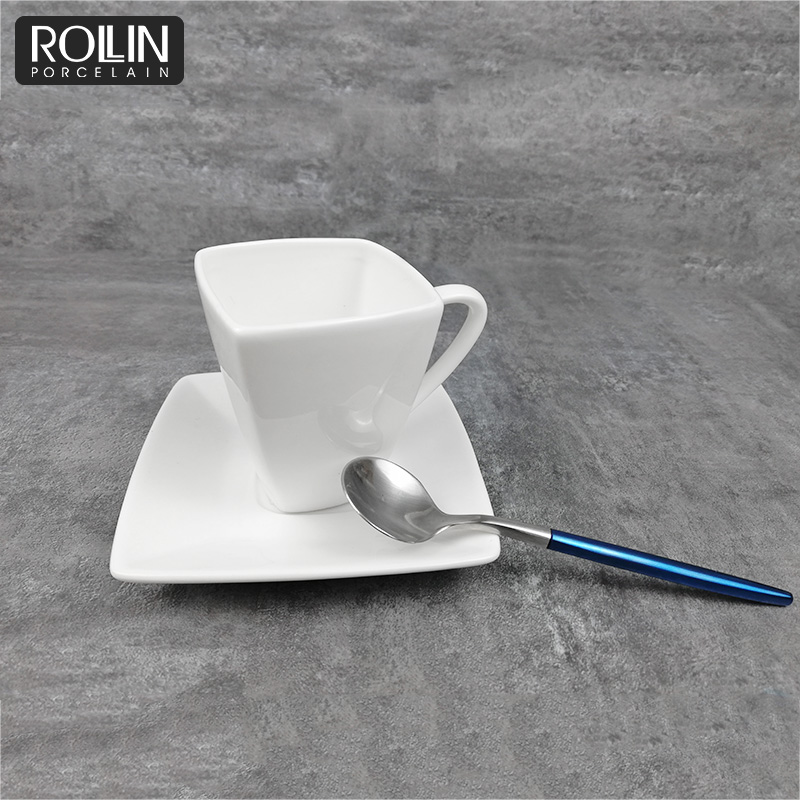 Xícara de café quadrada com design exclusivo