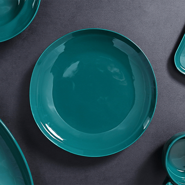 Louça de luxo conjunto de pratos de ouro verde talheres de porcelana feliz conjunto de jantar para solteiros brilhante cerâmica grés louça para hotel