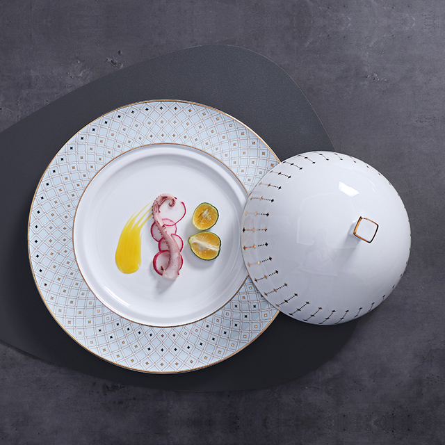 Michelin Louça para restaurante Bone China Sky Light Azul Pratos de jantar com aro dourado Talheres para hotel