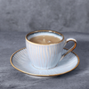 Prato de jantar de porcelana azul