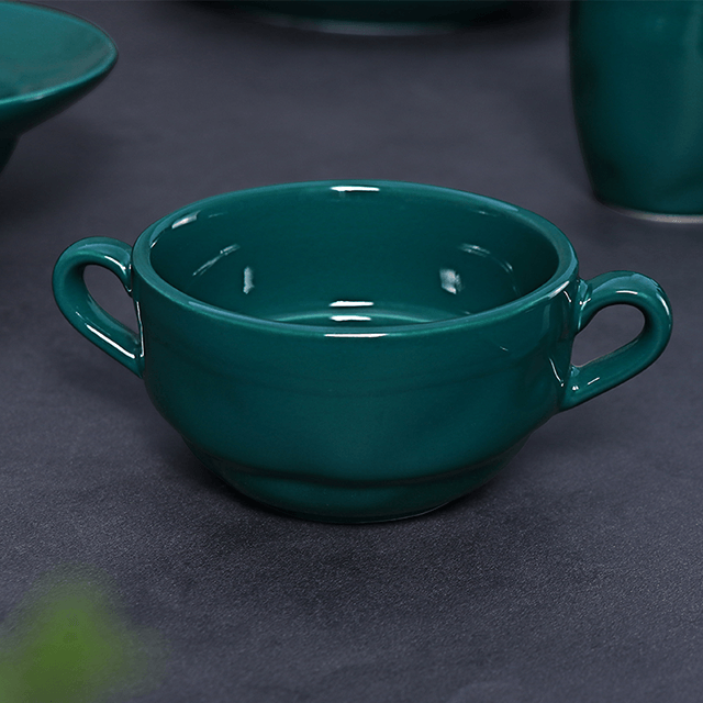 Louça de luxo conjunto de pratos de ouro verde talheres de porcelana feliz conjunto de jantar para solteiros brilhante cerâmica grés louça para hotel